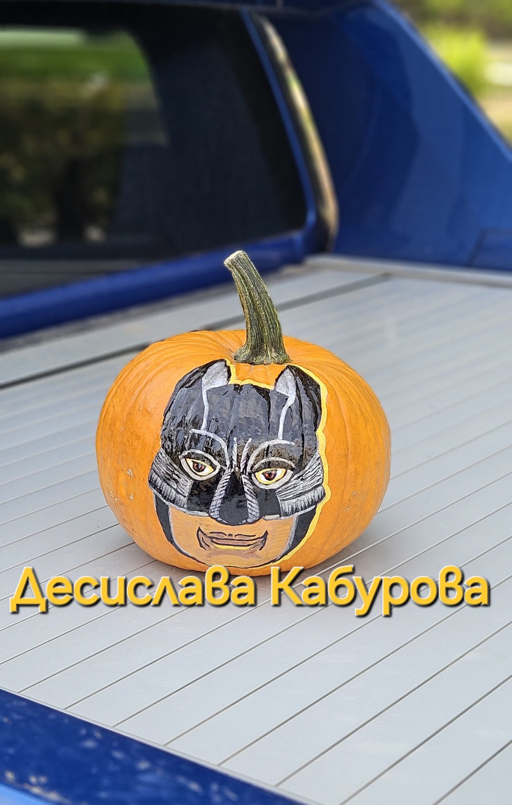 Ръчно рисувана тиква с акрилни бои 26