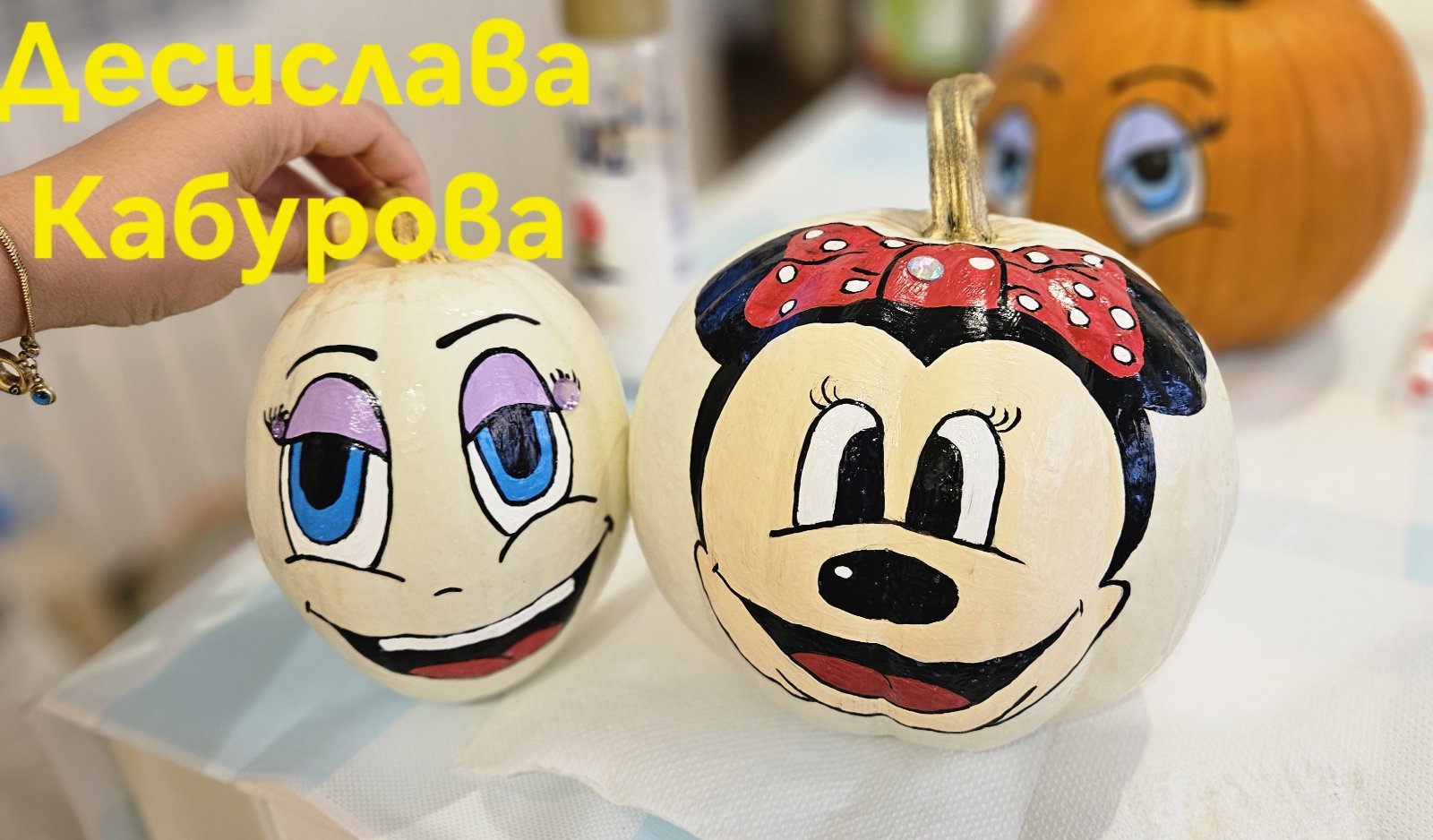 Ръчно рисувана тиква с акрилни бои 3