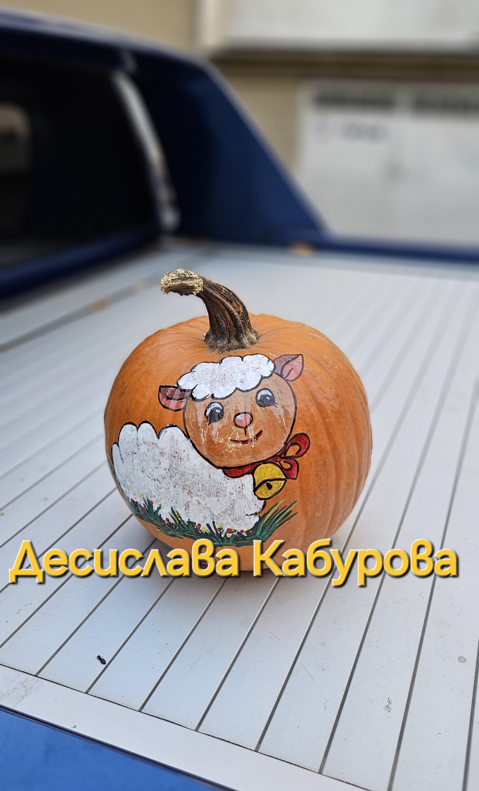 Ръчно рисувана тиква с акрилни бои 34