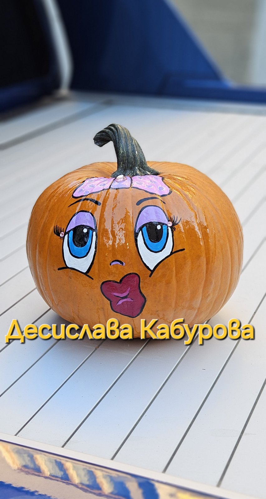 Ръчно рисувана тиква с акрилни бои 4