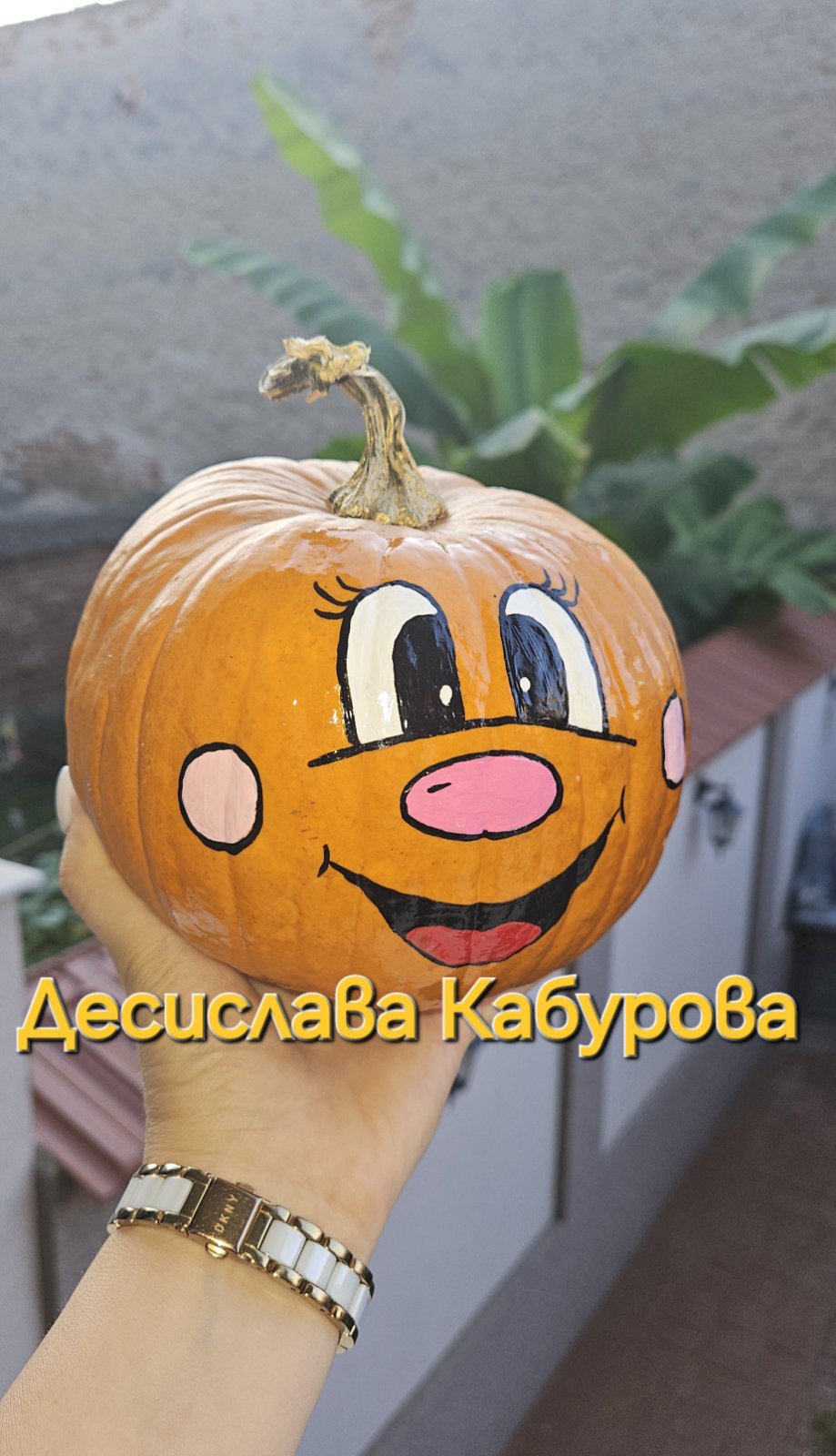 Ръчно рисувана тиква с акрилни бои 9